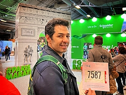 MERT FIRAT, SCHNEIDER ELECTRIC PARİS MARATONU'NDA DEPREMZELER İÇİN KOŞTU